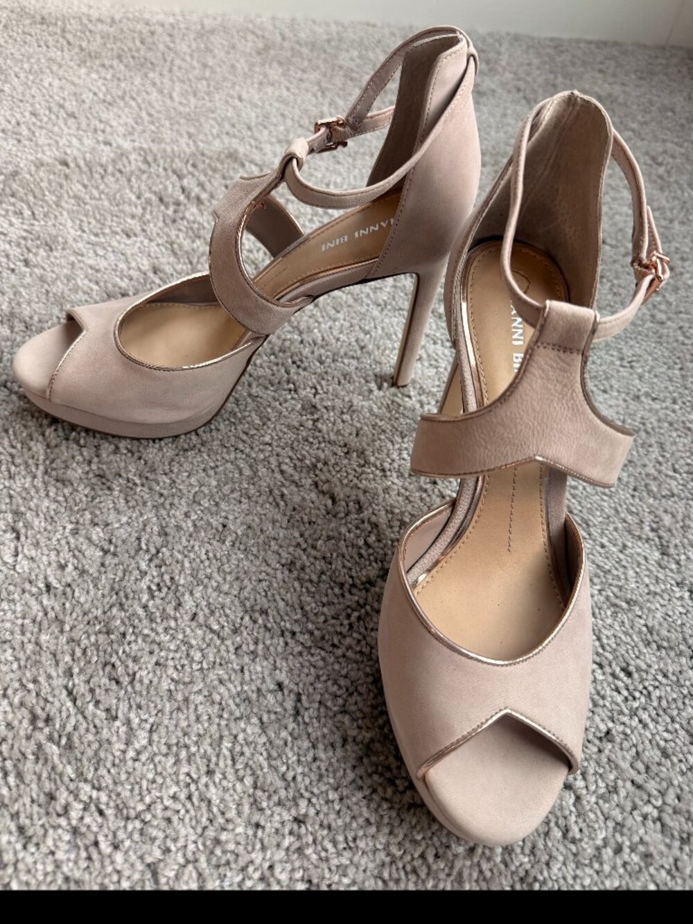 Gianni Bini Nude Platform Heels Size 8.5 Neutral Strappy
